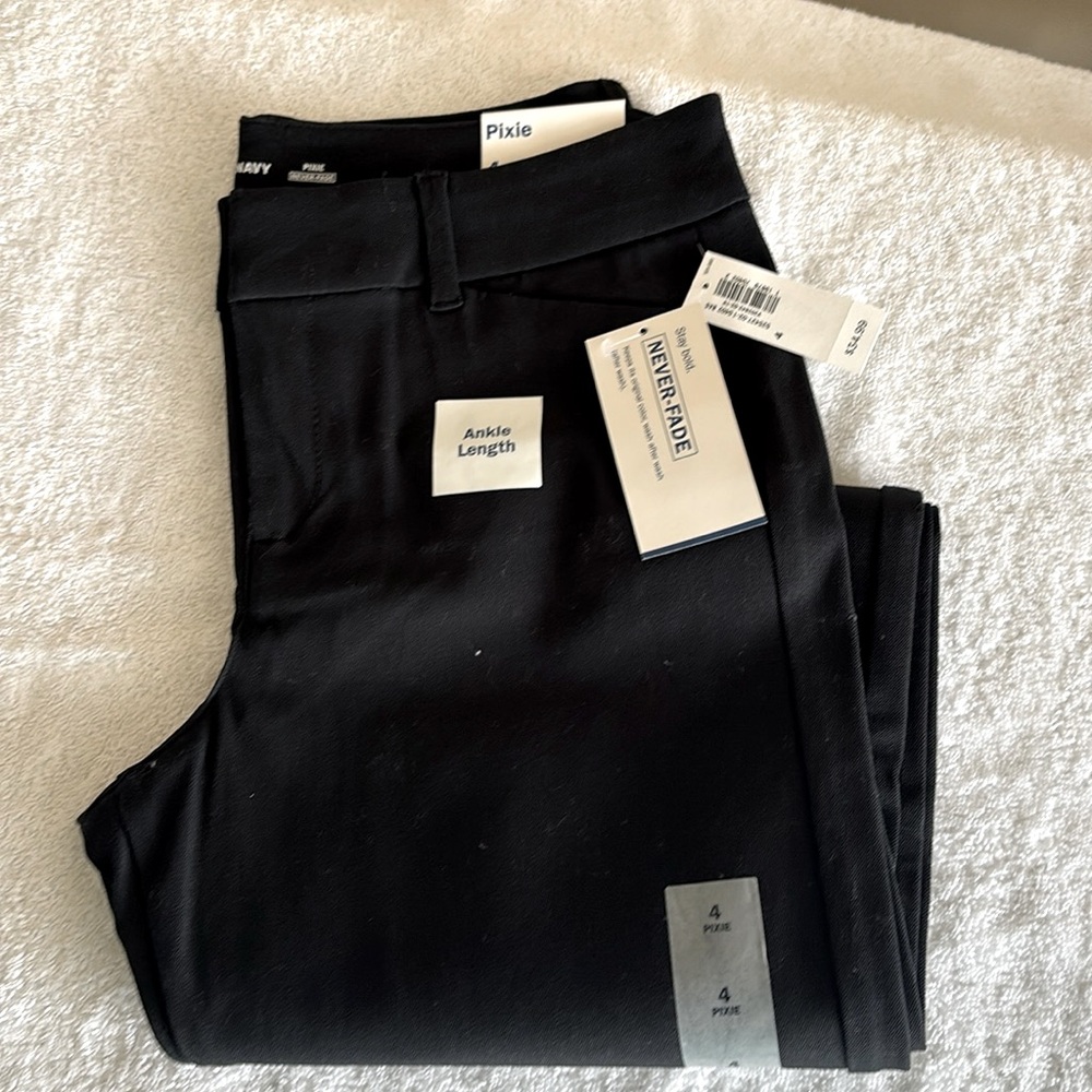 Brand new Old Navy, size 4 pixie pants and ankle length.